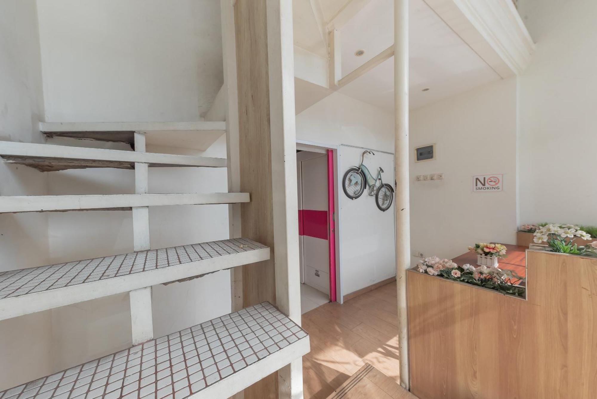 Reddoorz Hostel At Kiara Cozy Kircon Bandung Buitenkant foto